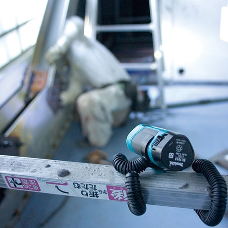 Makita ML101 充電式抓緊式電筒(鋰10.8V)(淨機)-hong-kong