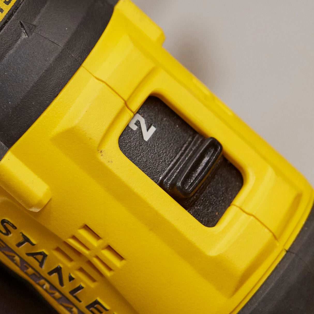 美國 STANLEY 史丹利 SBD710D2K-B1 V20 充電式無刷電鑽 (2電1充套裝)-hong-kong